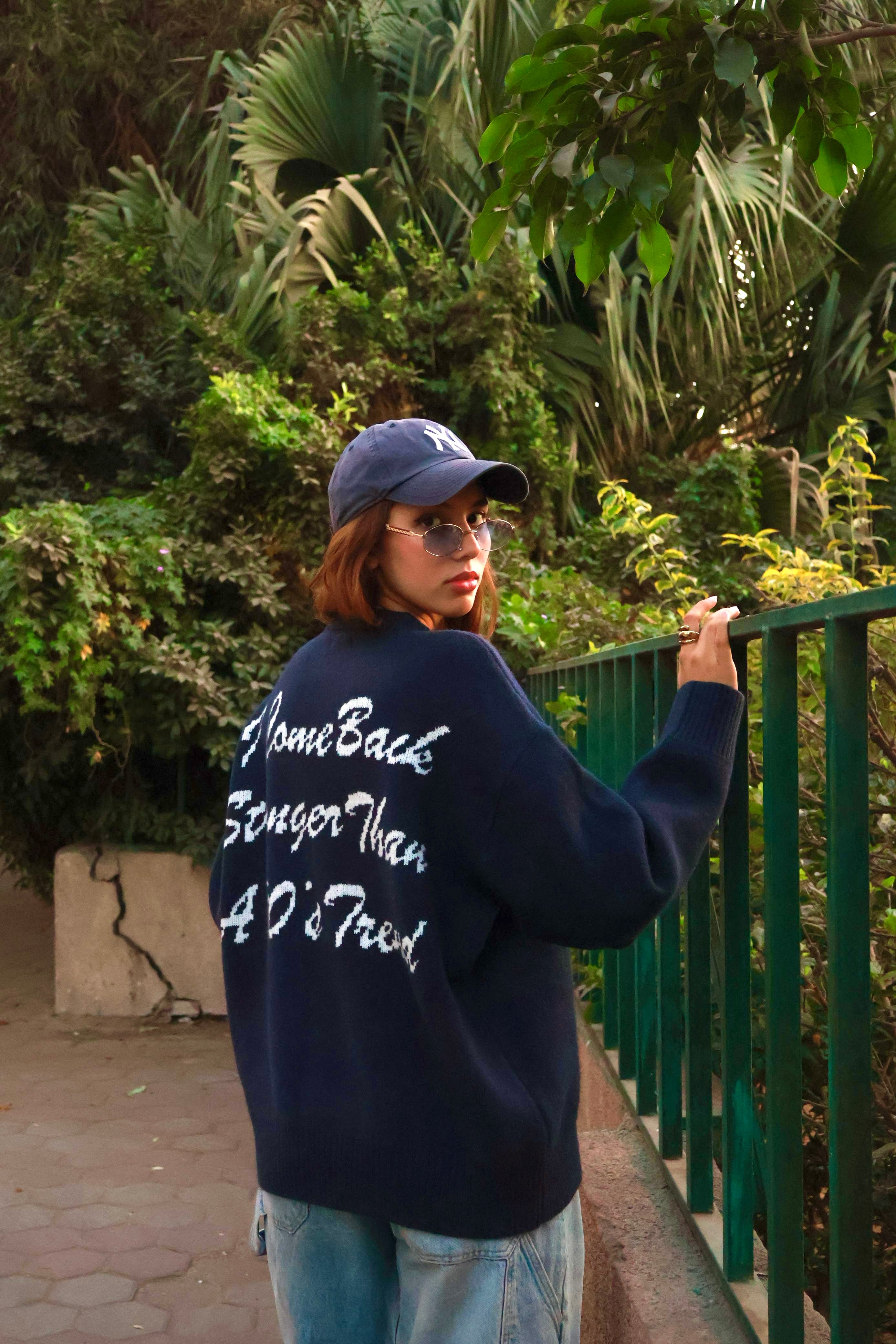 NAVY KNITTED SWEATER