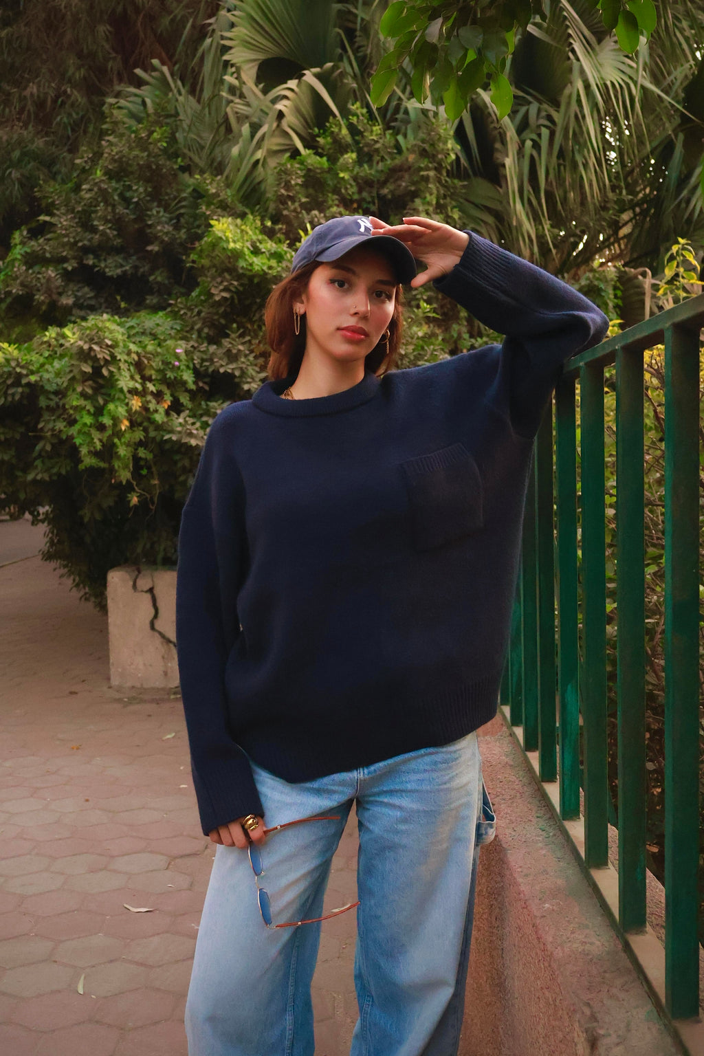 NAVY KNITTED SWEATER