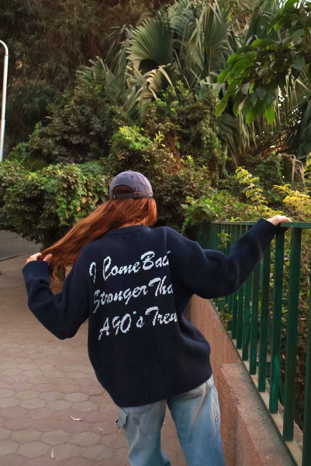 NAVY KNITTED SWEATER