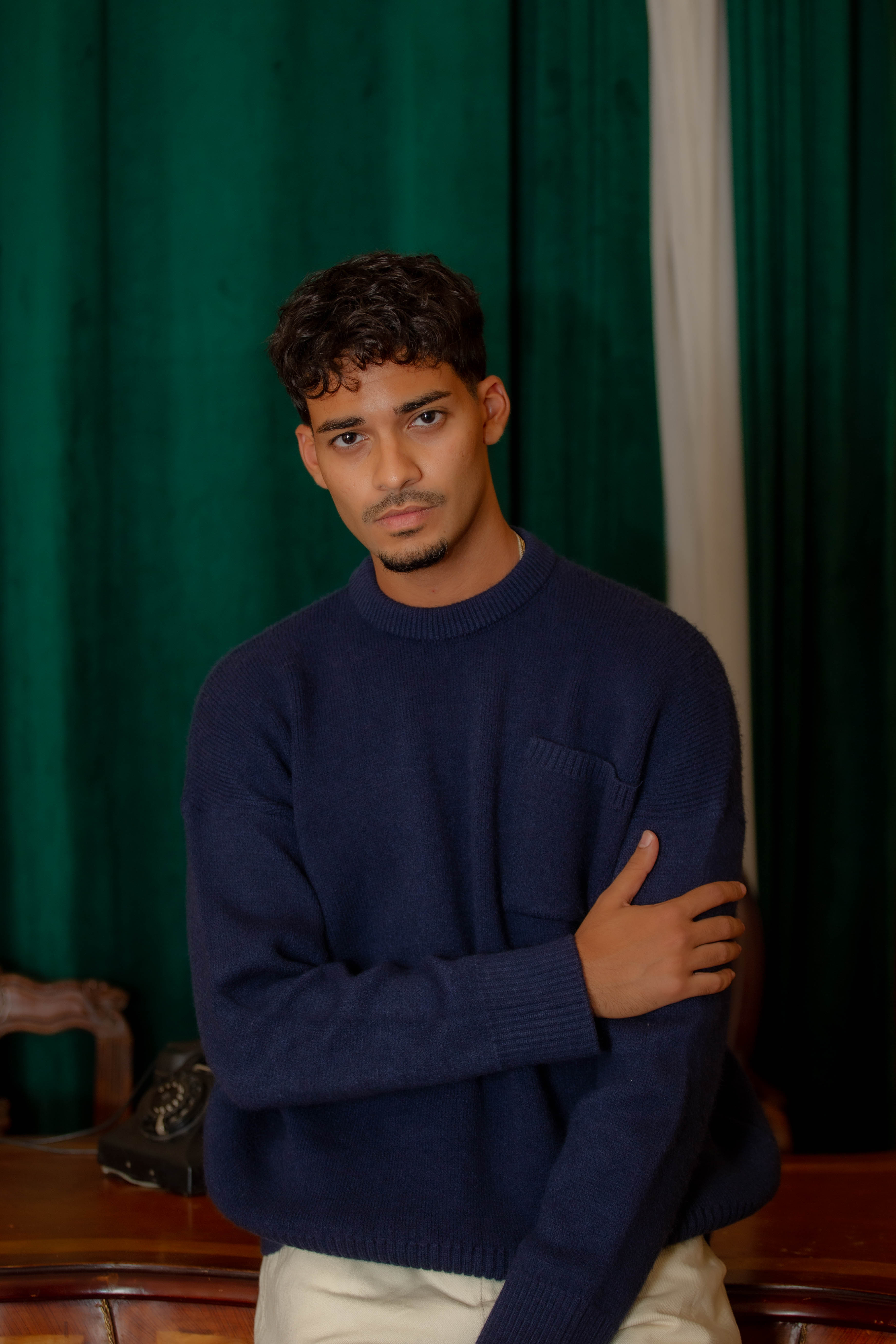 NAVY BLUE KNITTED SWEATER