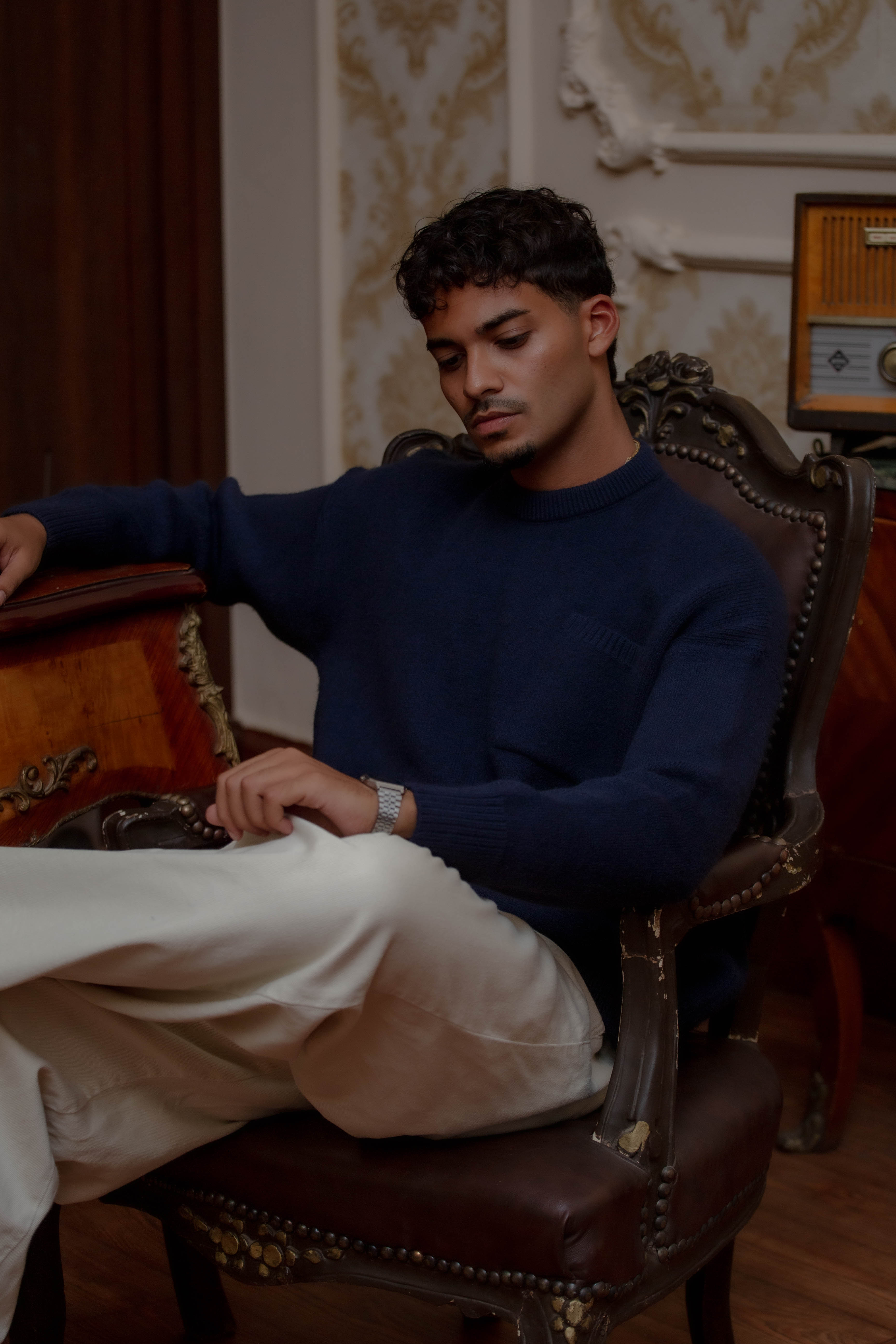 NAVY BLUE KNITTED SWEATER